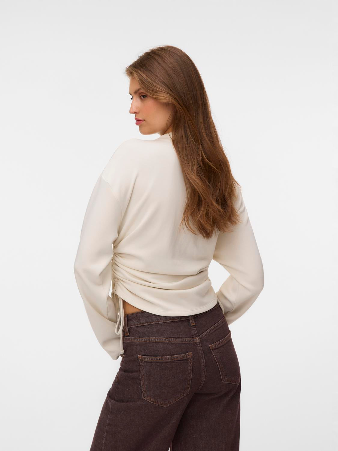 model_shot-back